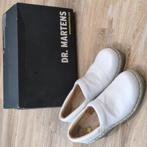 ❤️⚡️🧑‍🔬 NIB Dr. Martens White Leather Slip-Ons Women's Size 7 ❤️⚡️🧑‍🔬